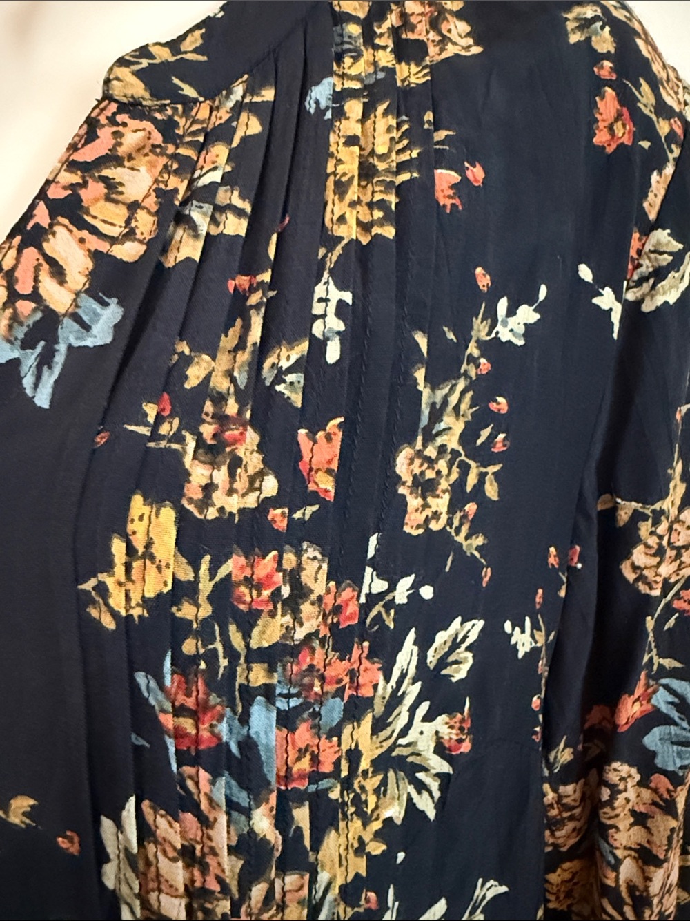 Coldwater Creek Navy Floral Pintuck Button Blouse - Picture 6 of 15